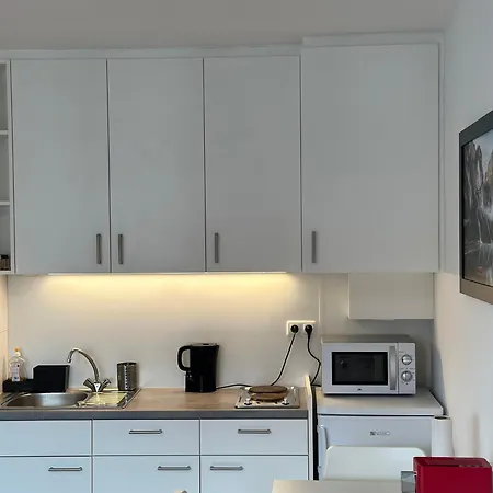 Near Main Train Station شقة